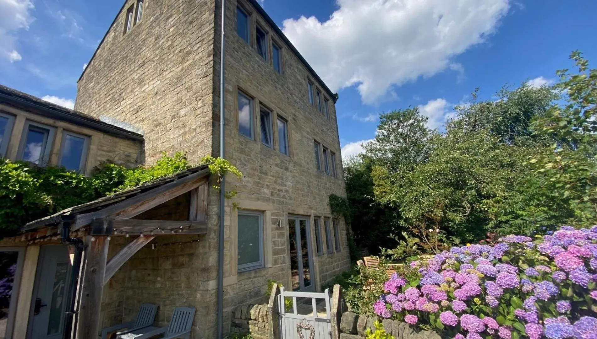 6 Bed In Slaithwaite 93984 Villa Huddersfield 0*,